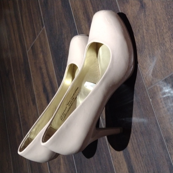 Nude High Heeled Shoes - Picture 2 of 4